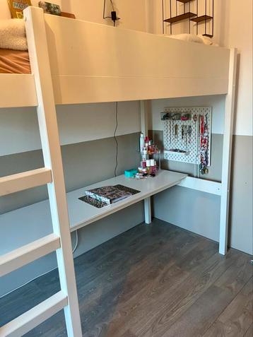Hoogslaper met bureau beschikbaar voor biedingen