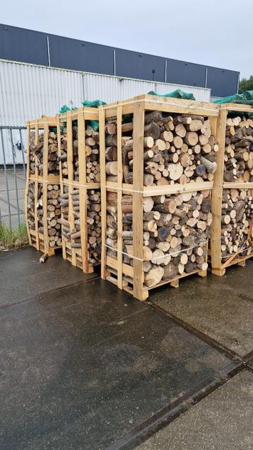 Ovengedroogd haardhout in Almere! Brandhout Eiken gestapeld  beschikbaar voor biedingen