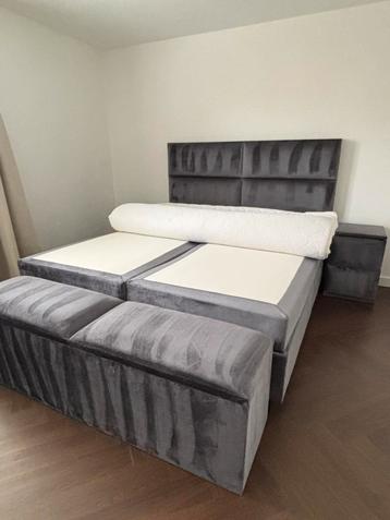 Velvet Boxspring 180x200 beschikbaar voor biedingen