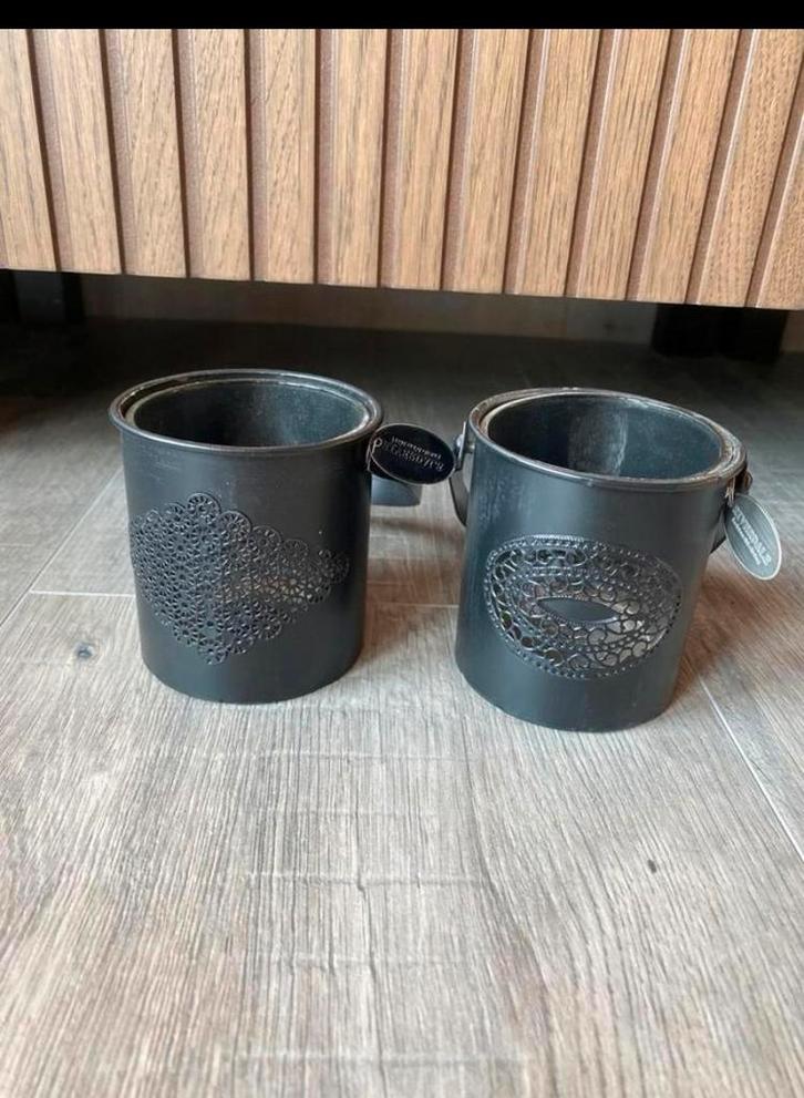 Set van 2 zwarte kandelaars met handvat, Huis en Inrichting, Woonaccessoires | Kandelaars en Kaarsen, Zo goed als nieuw, Kandelaar