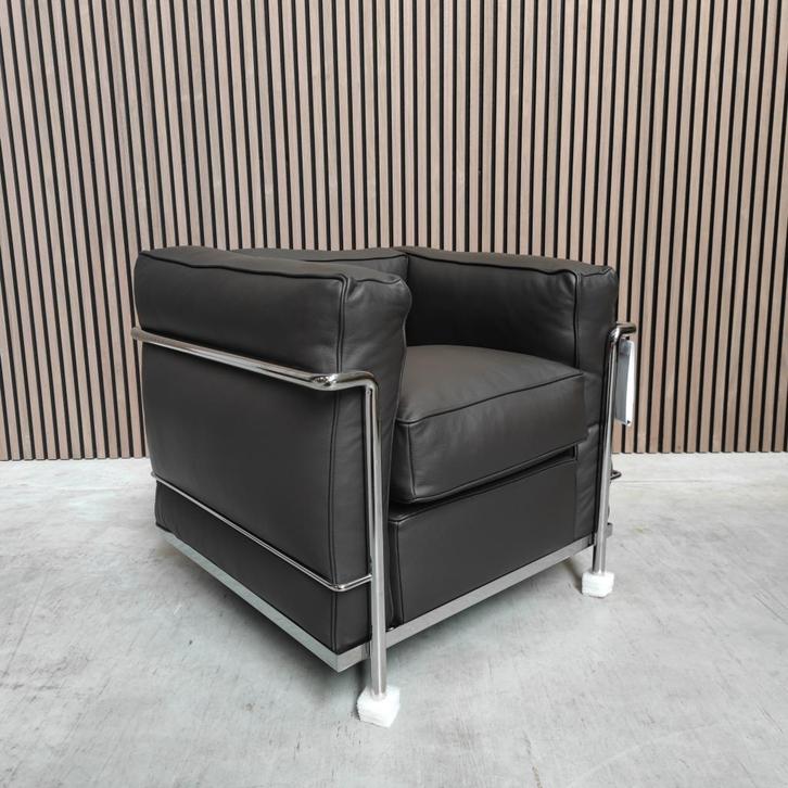 Cassina LC2 Fauteuil in Zwart Leder, Antiek en Kunst, Antiek | Meubels | Stoelen en Banken, Ophalen of Verzenden