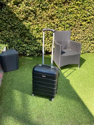 Kleine reiskoffer of cabine koffer beschikbaar voor biedingen