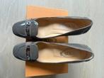 Prachtige pumps van TOD’S, maat 40, kleur taupe, Kleding | Dames, Schoenen, Ophalen of Verzenden, Zo goed als nieuw, Overige kleuren