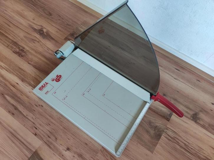 Ideal snijmachine en gaatjes maker, Hobby en Vrije tijd, Kaarten | Zelf maken, Gebruikt, Overige typen, Overige thema's, Ophalen