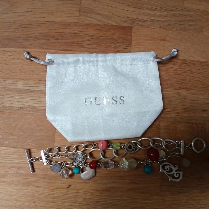Guess Armband Zilverkleurig met vrolijke kralen - 19cm, Sieraden, Tassen en Uiterlijk, Armbanden, Gebruikt, Staal, Overige kleuren