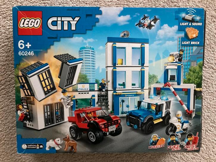 60246 LEGO City politiebureau, Kinderen en Baby's, Speelgoed | Duplo en Lego, Zo goed als nieuw, Lego, Complete set, Ophalen