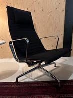 Vitra EA 124 loungestoel Hopsak nero, onderstel verchroomd., Huis en Inrichting, Fauteuils, Vitra, Italie, Ophalen of Verzenden