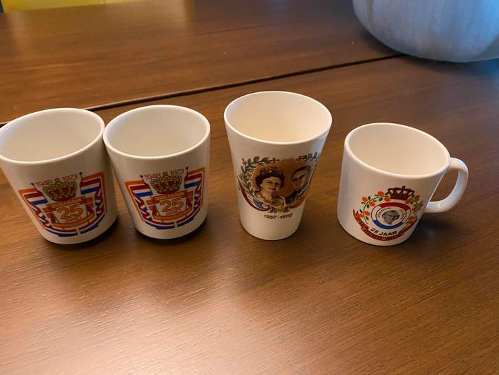 Koninklijk Huis Juliana Bekers - Jubileum & Huwelijk, Huis en Inrichting, Keuken | Servies, Gebruikt, Kop(pen) en/of Schotel(s)