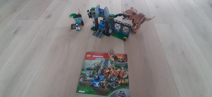 Lego T. Rex ontsnapping (10758) – lego jurassic world junior, Kinderen en Baby's, Speelgoed | Duplo en Lego, Zo goed als nieuw