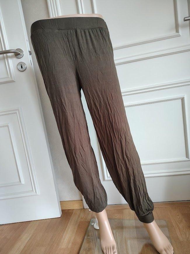 Nieuwe kaki / legergroene harembroek, Kleding | Dames, Broeken en Pantalons, Nieuw, Maat 36 (S), Groen, Lang, Verzenden