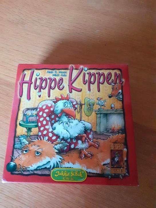 Hippe Kippen - 999 games 2-5 spelers vanaf 10 jaar WD-022, Hobby en Vrije tijd, Gezelschapsspellen | Kaartspellen, Zo goed als nieuw