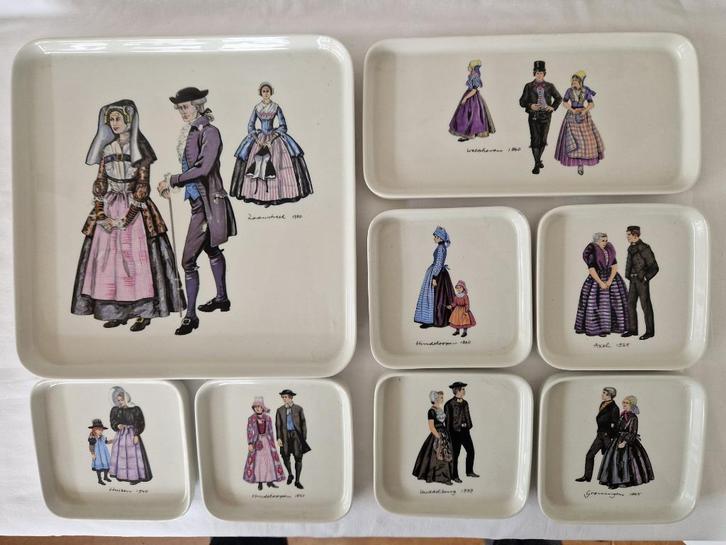 Vintage klederdracht gebakstel. Villeroy & Boch, Huis en Inrichting, Keuken | Servies, Zo goed als nieuw, Overige typen, Overige stijlen