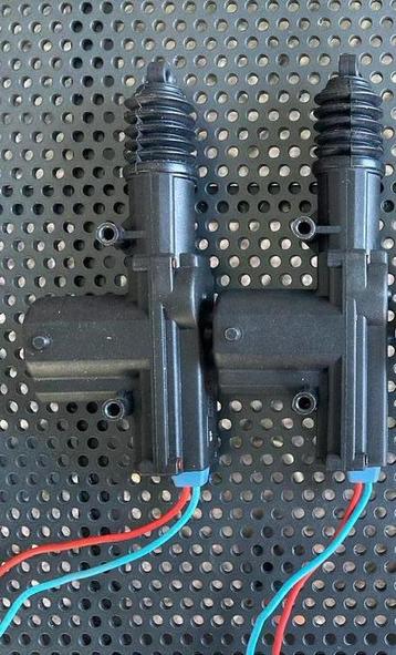 2 Deurmotortjes van centrale bediening.Nieuw beschikbaar voor biedingen