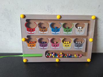 Houten kralen sorteer spel beschikbaar voor biedingen