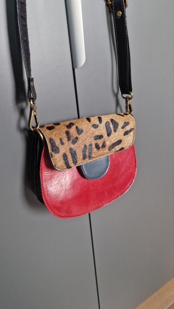 Soruka handtas rood panter gerecycled leer, Sieraden, Tassen en Uiterlijk, Tassen | Damestassen, Nieuw, Handtas, Rood, Ophalen of Verzenden