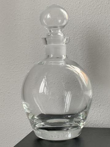Mooie ronde karaf met stolp Zo goed als nieuw beschikbaar voor biedingen