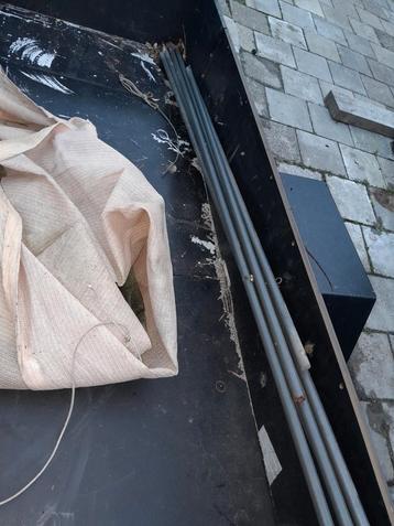 Beetje oud ijzer beschikbaar voor biedingen