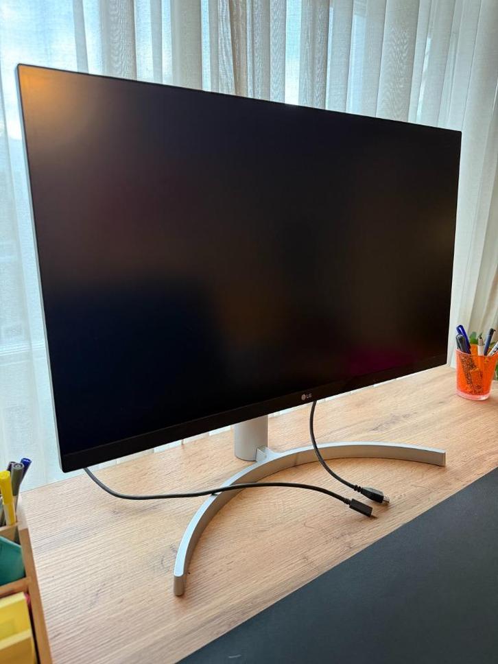 LG 27-in 4K HDR monitor with USB-C, Computers en Software, Monitoren, Zo goed als nieuw, 60 Hz of minder, HDMI, USB-C, In hoogte verstelbaar