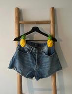 Korte spijkerbroek, Kleding | Dames, Spijkerbroeken en Jeans, Blauw, Ophalen of Verzenden, Zo goed als nieuw, W30 - W32 (confectie 38/40)