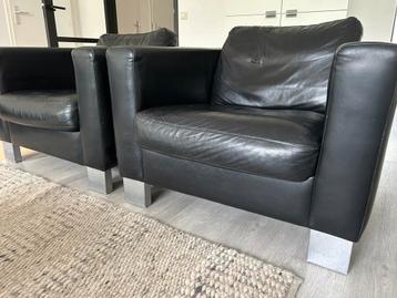 2 leren stoelen + een bank (Topform) beschikbaar voor biedingen