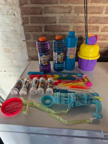 bellen blazen set met veel accessoires en nieuwe bellenblaas beschikbaar voor biedingen
