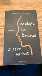 Claire Messud - Meisje in brand, Ophalen of Verzenden, Zo goed als nieuw, Nederland, Claire Messud
