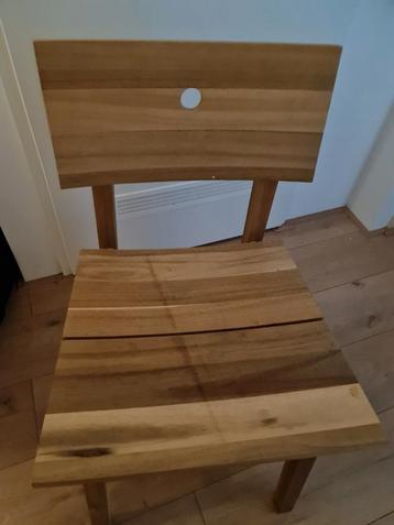 Wooden chairs 2 pieces. Hout stoel 2 stuks