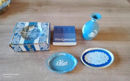 WEDGWOOD items,petit flour bordjes,schaaltje porselein, Antiek en Kunst, Antiek | Porselein, Ophalen of Verzenden
