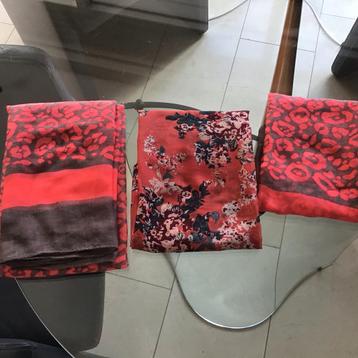 Sjaals 3 stuks. Samen: 10 euro. beschikbaar voor biedingen