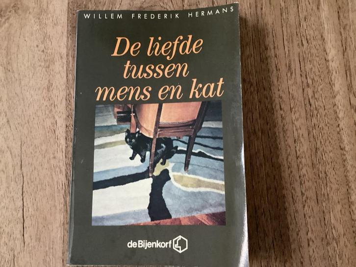 De liefde tussen mens en kat - W.F. Hermans, Boeken, Literatuur, Gelezen, Nederland, Ophalen of Verzenden