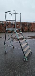 Verrijdbare bordes-trap t.b.v archief of, Ophalen of Verzenden, Gebruikt, Trap, 2 tot 4 meter