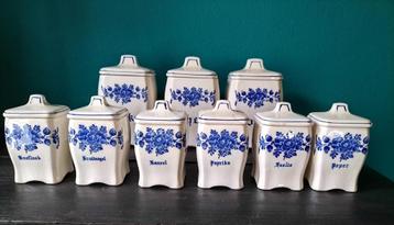 Voorraadpotjes blauw-wit 9 stuks   beschikbaar voor biedingen
