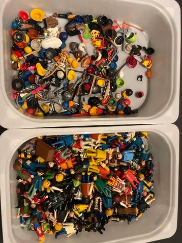 Grote partij Playmobil poppetjes en accessoires beschikbaar voor biedingen