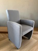 Fauteuil eetkamerstoel li grijs met handgreep en wieltjes 2x, Ophalen, Zo goed als nieuw, Minder dan 75 cm, 50 tot 75 cm
