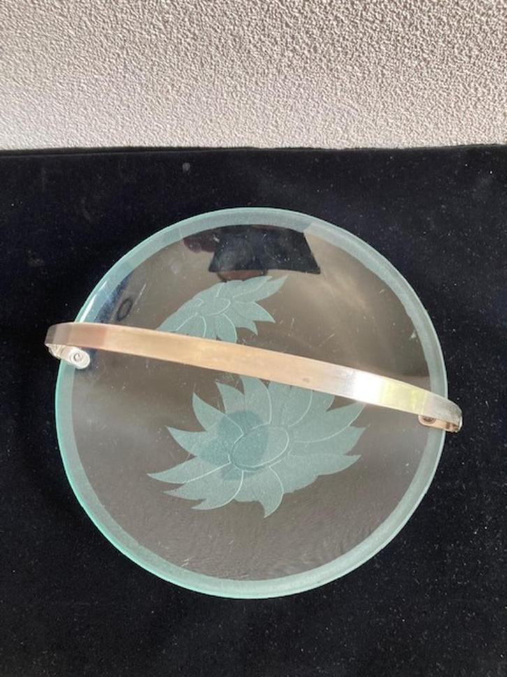 Art Deco kristallen schaal met hengsel zonnebloem decoratie, Antiek en Kunst, Antiek | Glas en Kristal, Ophalen of Verzenden