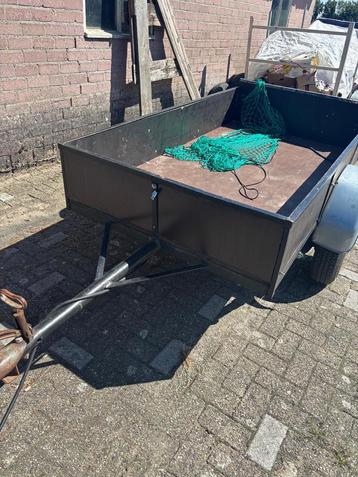 Nette ruime Aanhanger beschikbaar voor biedingen