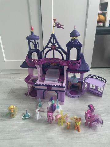 My little pony kasteel met pony,s beschikbaar voor biedingen