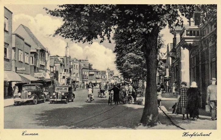 AY771 Emmen Hoofdstraat jaren 40  uitg. Bouma, Verzamelen, Ansichtkaarten | Nederland, Gelopen, Drenthe, 1940 tot 1960, Verzenden