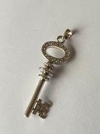 LEUK KERSTKADO!! Zilveren sleutel met zirkonia’s hanger, Overige voorstellingen, Verzenden, Zo goed als nieuw, Zilver
