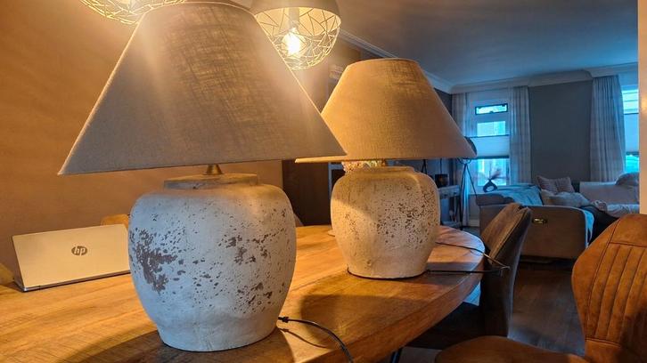 2 Schemerlampen met stenen voet en stoffen kap, Huis en Inrichting, Lampen | Tafellampen, Gebruikt, 50 tot 75 cm, Stof, Overige materialen