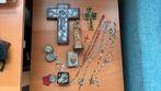 Diverse Religieuse voorwerpen rozenkranzen , kruis, doosje, Ophalen