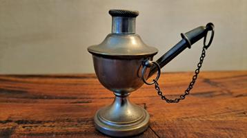 Snotneus Olielamp beschikbaar voor biedingen