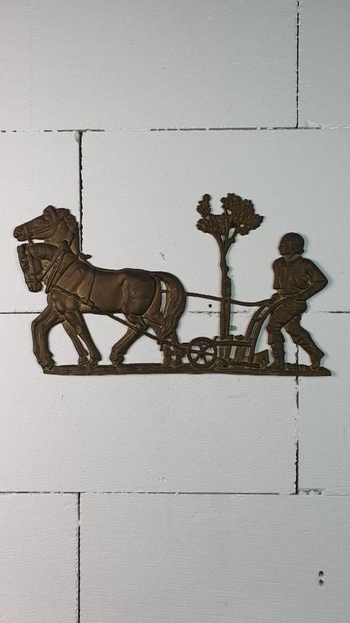 Antiek messing wandplaat, boer, paarden en ploeg. 7A11, Antiek en Kunst, Antiek | Wandborden en Tegels, Ophalen of Verzenden