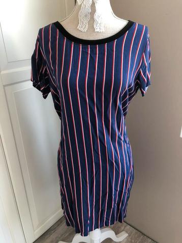 Blauw met rood gestreept jurkje van Jazlyn. Maat M. Nieuw! beschikbaar voor biedingen