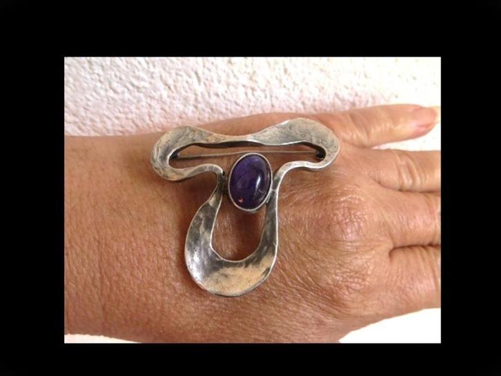 Bijzonder PERLI Design Zilveren Broche met Amethiststeen!, Sieraden, Tassen en Uiterlijk, Antieke sieraden, Broche, Zilver, Met edelsteen