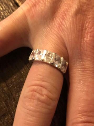 Prachtige zilveren ring met witte Topaas!