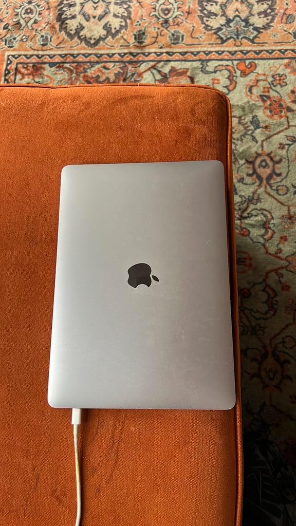 Macbook Pro 13-inch, 2020, Touchbar, two thunderbolt 3 ports, Computers en Software, Apple Macbooks, Zo goed als nieuw, MacBook Pro