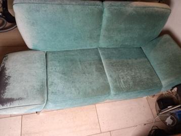 Vintage bank slaapbank beschikbaar voor biedingen
