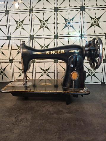 Mooie oude singer naaimachine  beschikbaar voor biedingen