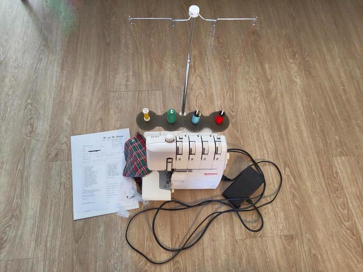 Bernina 1100D Lockmachine, Hobby en Vrije tijd, Naaimachines en Toebehoren, Gebruikt, Lockmachine, Bernina, Ophalen